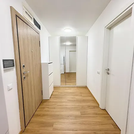 Simphony Daire Varna